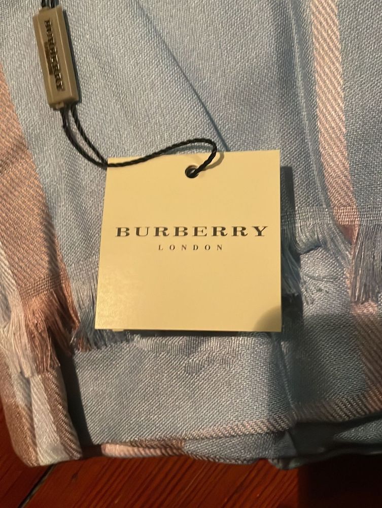 burberry cashmere scarf - Picture 2 of 7